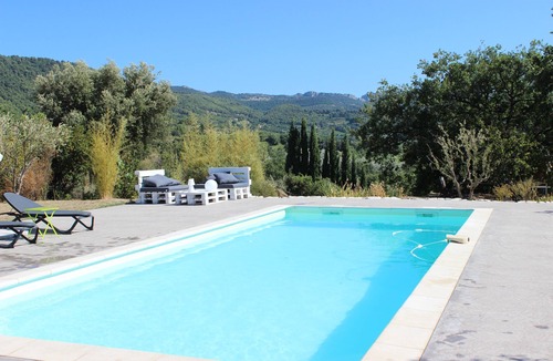 Seguret House | Comfortable air-conditioned villa with swimming pool at the foot of the village of Séguret