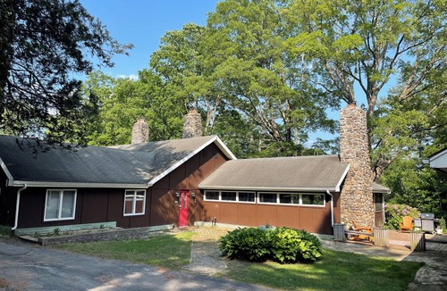 Schroon Lake House | Comfortable all season lake house!