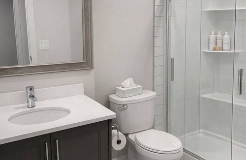 Calgary House | Comfortable and beautiful brand new suite in SW