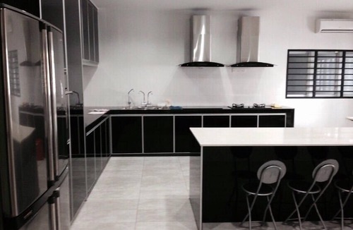 Taman Century House | Comfortable and Big House