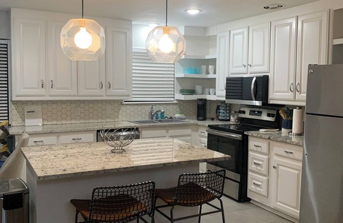 Hurst House | Comfortable and bright. Convenient mid-cities location.
