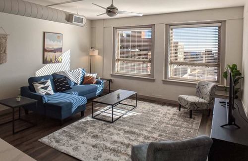 Downtown Wichita Apartment | Comfortable and Clean Modern DT Wichita Apt with Full Kitchen