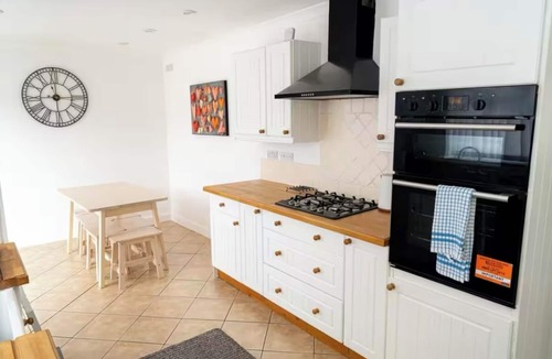 Basingstoke House | Comfortable and convenient 3 bed house in Basingstoke