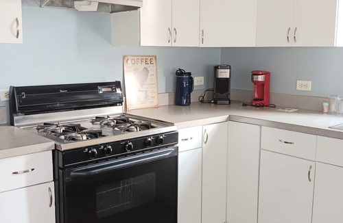 Blue Island Apartment | Comfortable and Cozy 3 bedroom