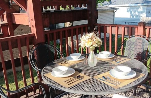 Blue Island Apartment | Comfortable and Cozy 3 bedroom