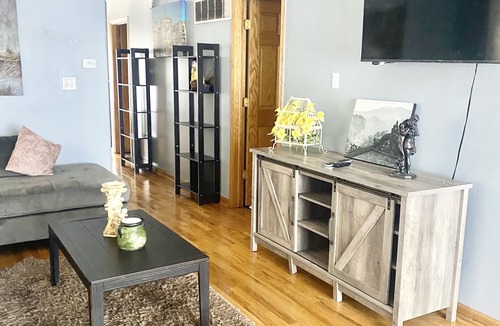Blue Island Apartment | Comfortable and Cozy 3 bedroom