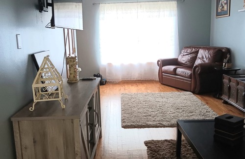 Blue Island Apartment | Comfortable and Cozy 3 bedroom