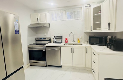 Curran Hall House | Comfortable and Cozy room 5 mins from Scarborough Town Centre