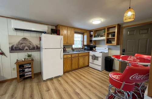 Smithville Cabin | Comfortable and cozy two bed one bath cabin nestled in the Kiamichi Mountains