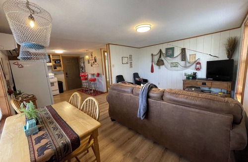 Smithville Cabin | Comfortable and cozy two bed one bath cabin nestled in the Kiamichi Mountains