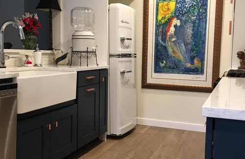 Westgate House | Comfortable and Cozy with a Luxurious Feel Beautiful Yard, Pool & Outdoor Shower