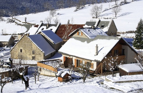 Villard-de-Lans House | Comfortable and well-kept Vercors house, made beds, closed garage & Wifi