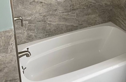 Morgan Park House | Comfortable and Local Three Bedroom Townhome!