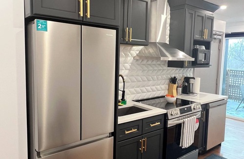 Laval Apartment | Comfortable and luxurious condo with parking! 5 minutes from Place Bell