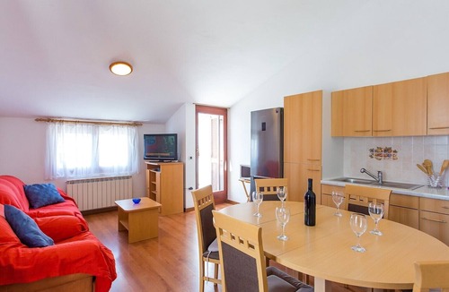 Spadici Apartment | Comfortable and modern 3 bedroom with sea view apartment in Porec, top location