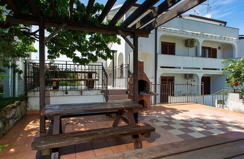 Spadici Apartment | Comfortable and modern 3 bedroom with sea view apartment in Porec, top location