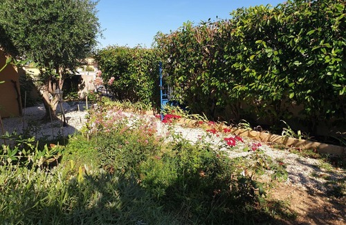 Laurens House | Comfortable and peaceful house with large Mediterranean garden next to vineyards
