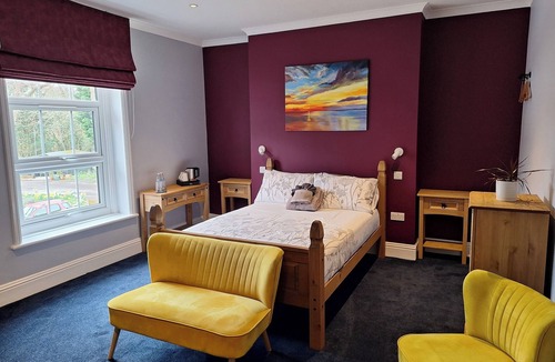 Cranleigh House | Comfortable and Spacious Double En-suite Room