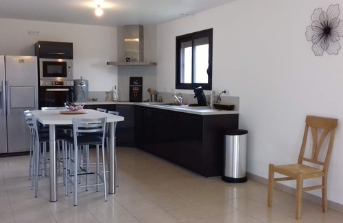Longueil Cottage | Comfortable and spacious house (sleeps 10), quiet - 3 km from the beach