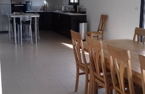 Longueil Cottage | Comfortable and spacious house (sleeps 10), quiet - 3 km from the beach