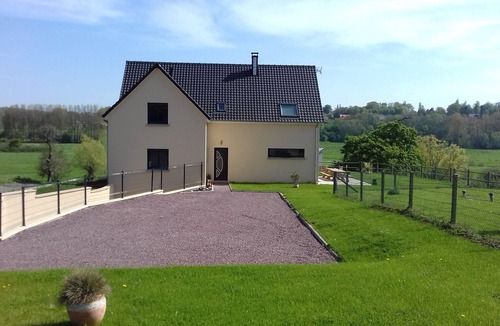 Longueil Cottage | Comfortable and spacious house (sleeps 10), quiet - 3 km from the beach