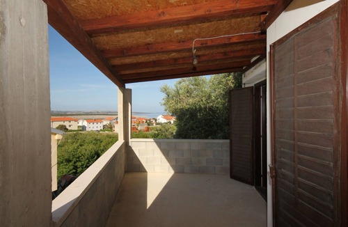 Povljana Apartment | Comfortable and spacious apartment with terrace and sea view Povljana, Pag (A-6299-a)
