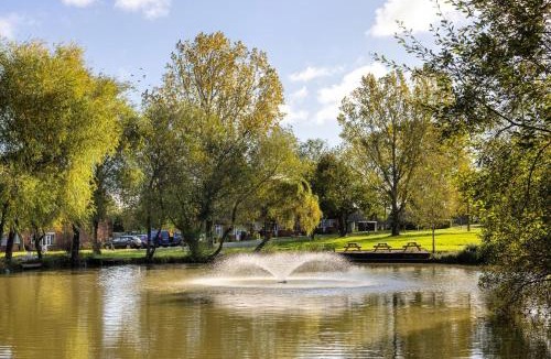 Cranleigh House | Comfortable and Spacious Double En-suite Room