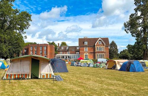 Cranleigh House | Comfortable and Spacious Double En-suite Room