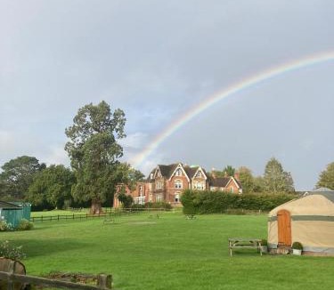 Cranleigh House | Comfortable and Spacious Double En-suite Room