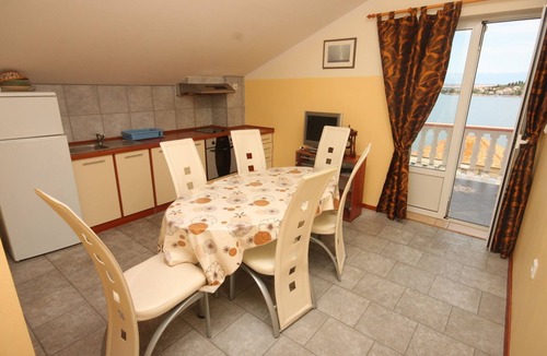 Kali Apartment | Comfortable and spacious apartment with terrace and sea view Kali, Ugljan (A-8234-a)