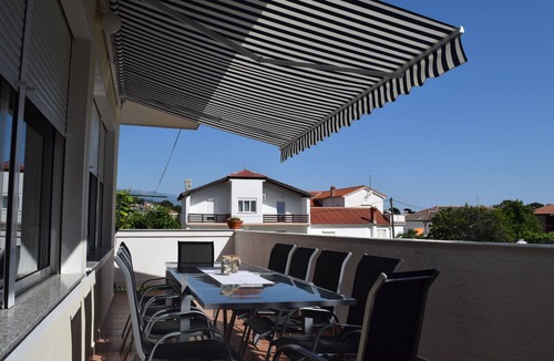 Banjol Apartment | Comfortable and spacious apartment with terrace Rab (A-12383-a)