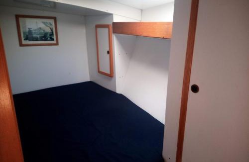 Marigot Boat Rental | Comfortable and spacious sailboat