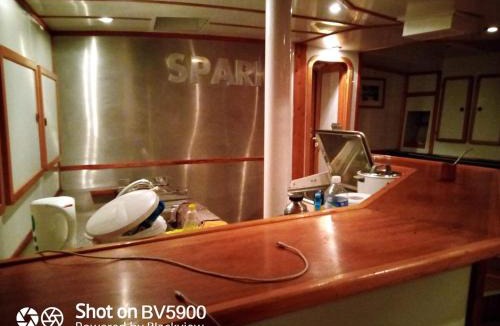 Marigot Boat Rental | Comfortable and spacious sailboat