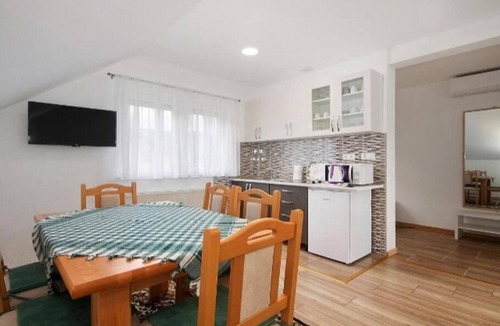 Dreznik Grad Apartment | Comfortable apartment near Plitvice Lakes with terrace and garage.
