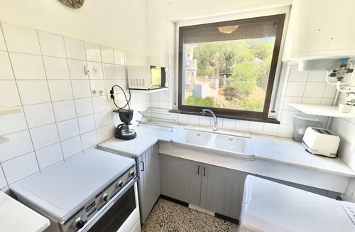 Almadraba-Canyelles Apartment | Comfortable apartment 140m from the beach with air conditioning and terrace