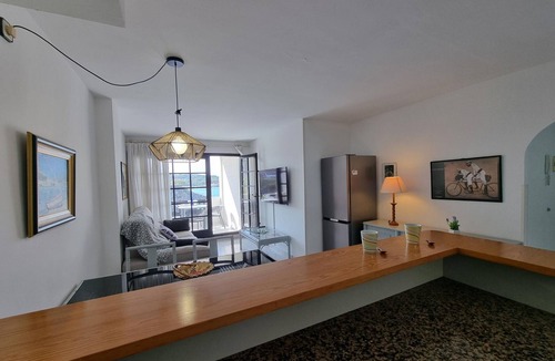 Pedrinya Apartment | Comfortable apartment with terrace, central, near the beach