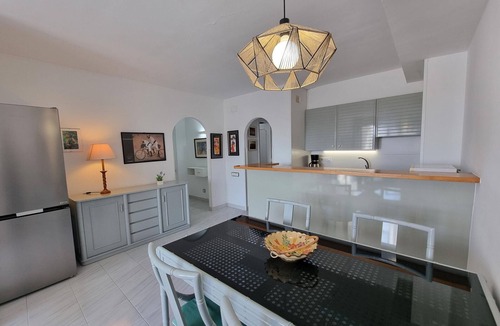 Pedrinya Apartment | Comfortable apartment with terrace, central, near the beach