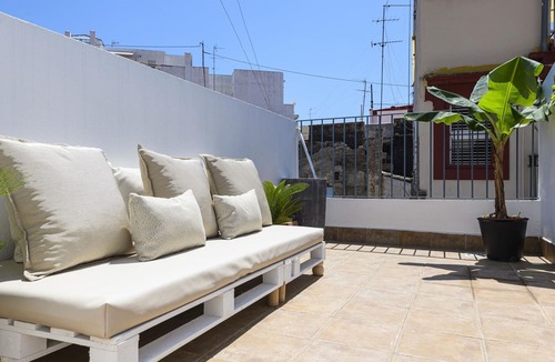 El Pilar Apartment | Comfortable Apartment with Terrace in Central Valencia
