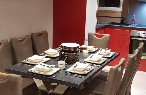 Montriond Apartment | Comfortable apartment in a contrasting décor between modernity and tradition.