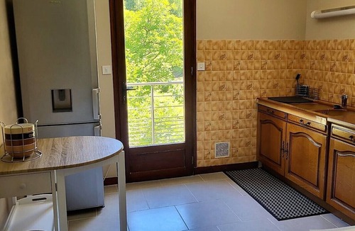 Treignac Apartment | Comfortable apartment in a haven of greenery.