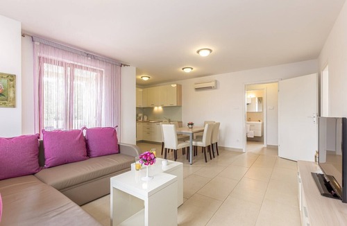 Vantacici Apartment | Comfortable Apartment Mike 5 with balcony