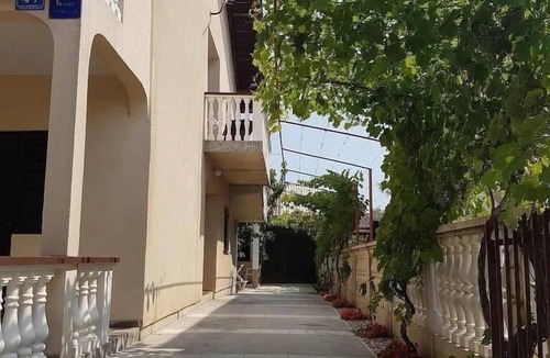 Nin House | Comfortable apartment near the sand beach