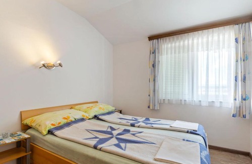 Jadranovo Apartment | Comfortable Apartment in Jadranovo near Seabeach