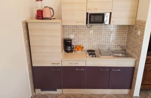 Nin House | Comfortable apartment near the sand beach