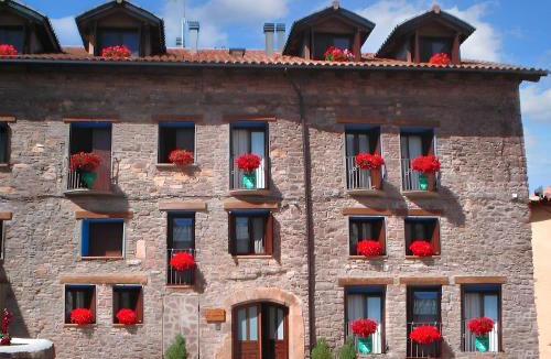 Laspaules Apartment | Comfortable Apartment with Mountain View in Laspaúles