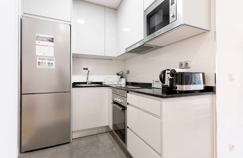 Jeronimos Apartment | Comfortable Apartment with Terrace near Retiro Park. Retiro II