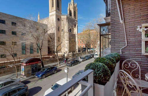 Jeronimos Apartment | Comfortable Apartment with Terrace near Retiro Park. Retiro II