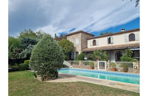 Lodeve Apartment | Comfortable apartment with swimming pool and superb view