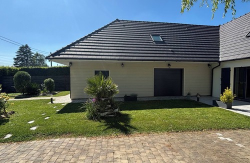 Mardie Apartment | Comfortable apartment with garden access and weights room