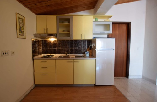 Pag Apartment | Comfortable apartment with balcony